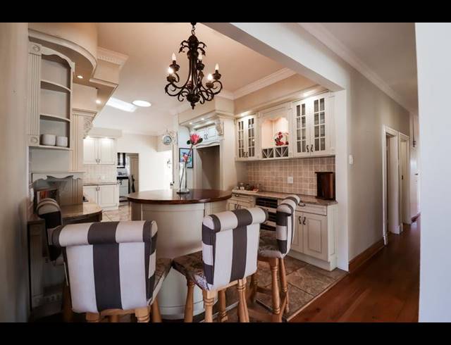 4 BEDROOM HOUSE FOR SALE IN HARTENBOS CENTRAL